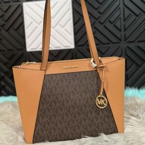 Michael Michael Kors MADDIE MEDIUM LOGO AND FAUX LEATHER TOTE BAG. New with tags